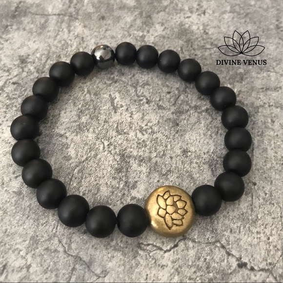 DIVINE VENUS Jewelry - Lotus x Hematite x Black Onyx Stretch Bracelet